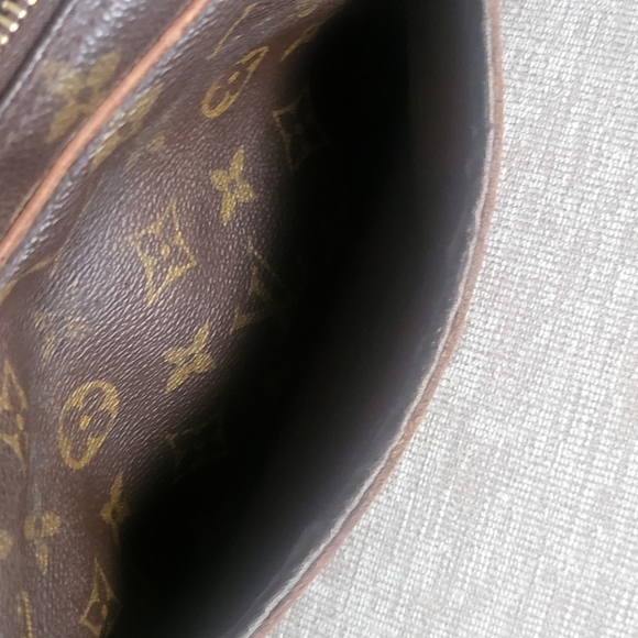 LOUIS VUITTON Compeigne 23 Clutch Monogram..Authentic!!! - Picture 8 of 11